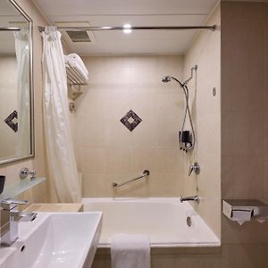 Kamar kembar keluarga